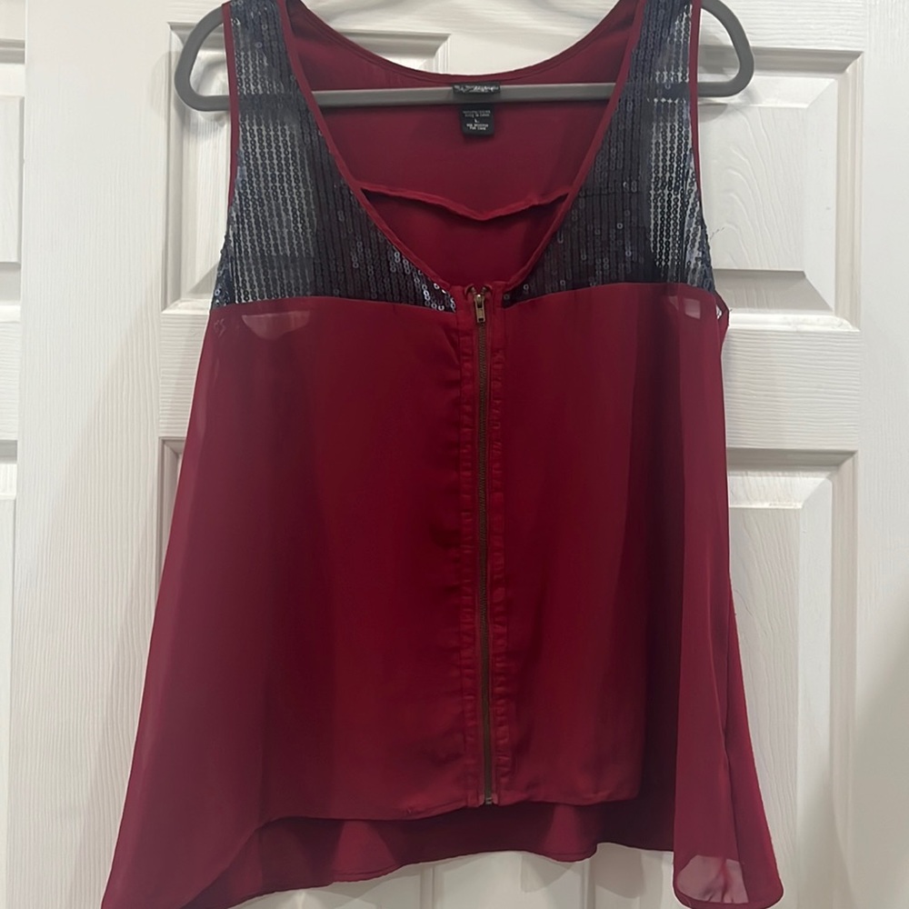 Ladies sleeveless dress shirt